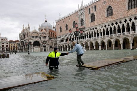 Venecija poplava poplavljena pod vodom