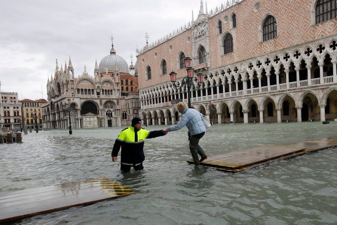 Venecija poplava poplavljena pod vodom