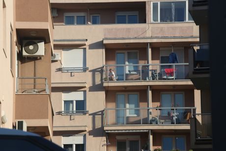 Muškarac preti pištoljem, Braće Jerković u Ulici vojvode Vlahovića, Talačka kriza Muškarac preti pištoljem, Braće Jerković u Ulici vojvode Vlahovića, Talačka kriza