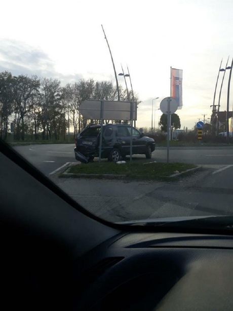 Saobraćajna nezgoda, udes, Novi Sad Saobraćajna nezgoda, udes, Novi Sad