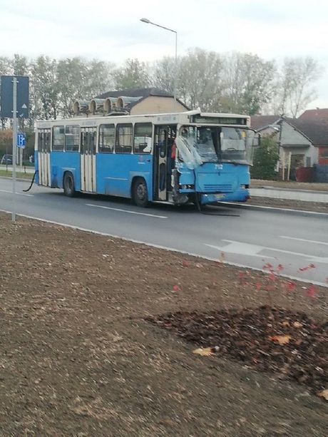 Saobraćajna nezgoda, udes, Novi Sad Saobraćajna nezgoda, udes, Novi Sad