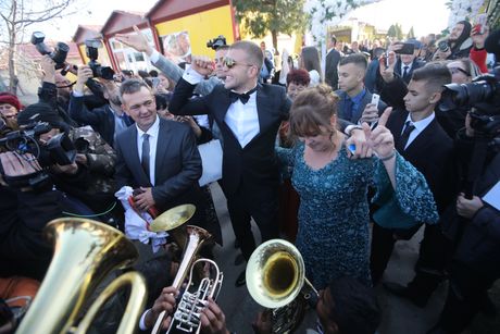 Svadba Bogdane Rodić i Veljka Ražnatovića, Titel Svadba Bogdane Rodić i Veljka Ražnatovića, Titel