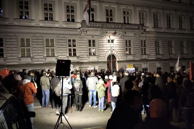 Protest ispred ministarstva finansija