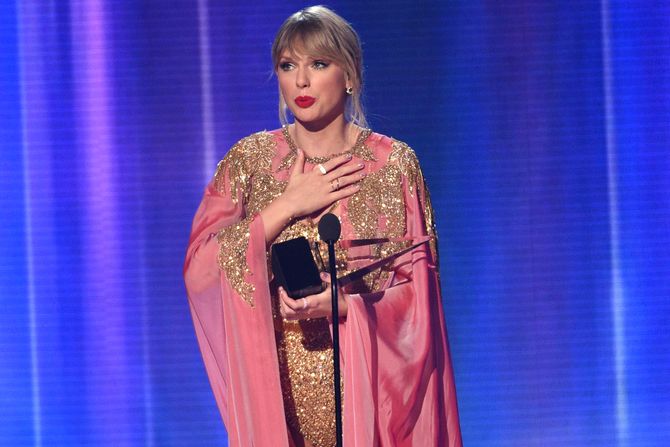 Taylor Swift, Tejlor Svift Taylor Swift, Tejlor Svift