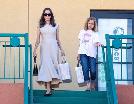 Andjelina Dzoli, cerka, Angelina Jolie goes shoe shopping with youngest daughter Vivienne Andjelina Dzoli, cerka, Angelina Jolie goes shoe shopping with youngest daughter Vivienne