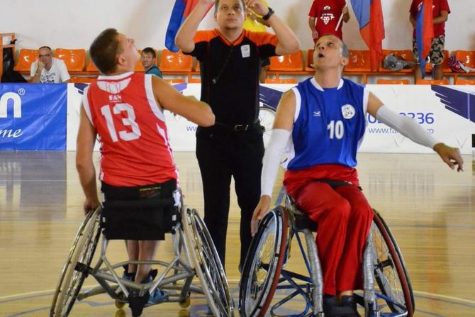 Košarkaši u kolicima Košarkaši u kolicima