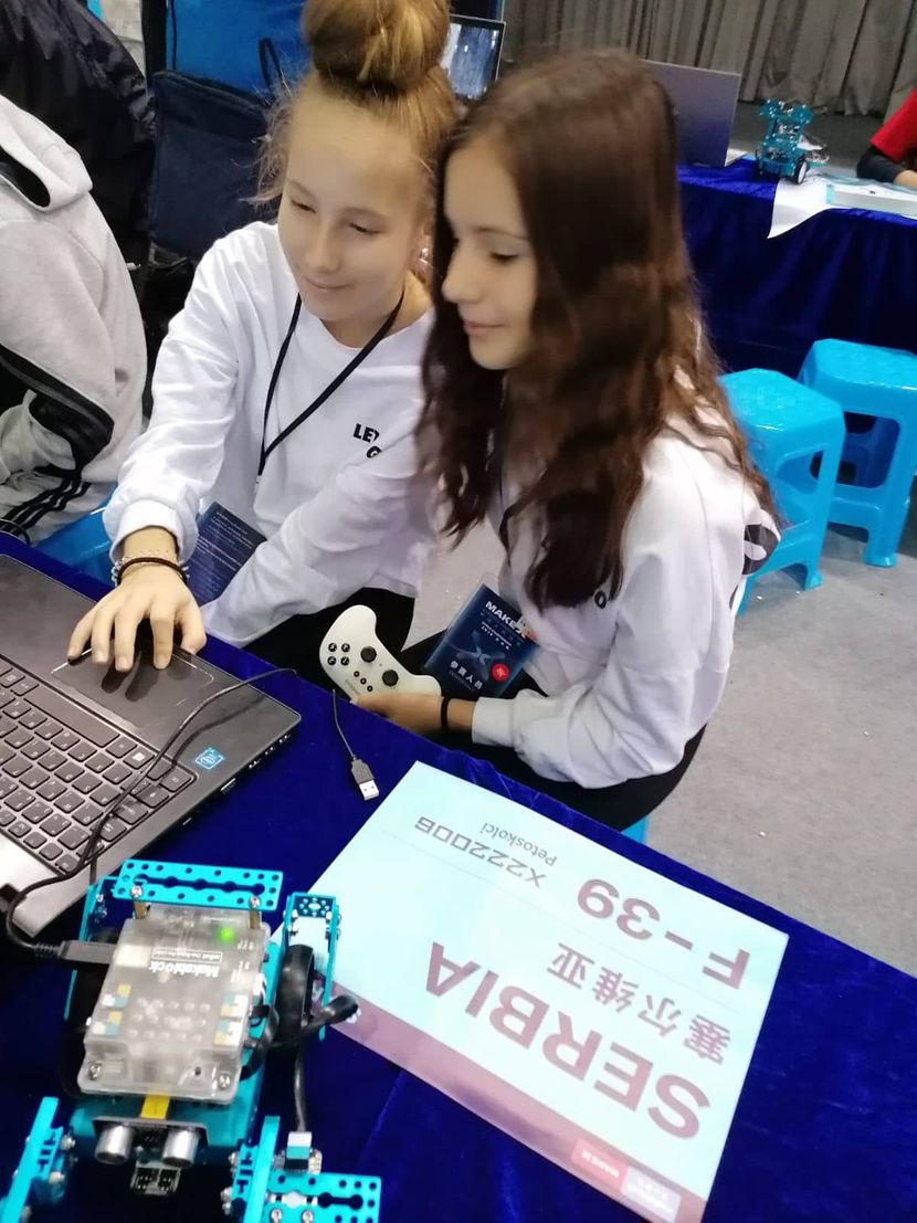 Devojčice iz Vranja druge u svetu na takmičenju iz robotike: Leonora i ...