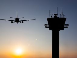 Kontrola letenja, avion, aerodrom