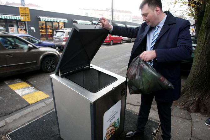 Digitalni kontejneri, Njegoševa ulica Digitalni kontejneri, Njegoševa ulica