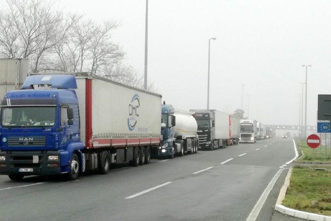 granični prelaz Batrovci, kolona kamiona