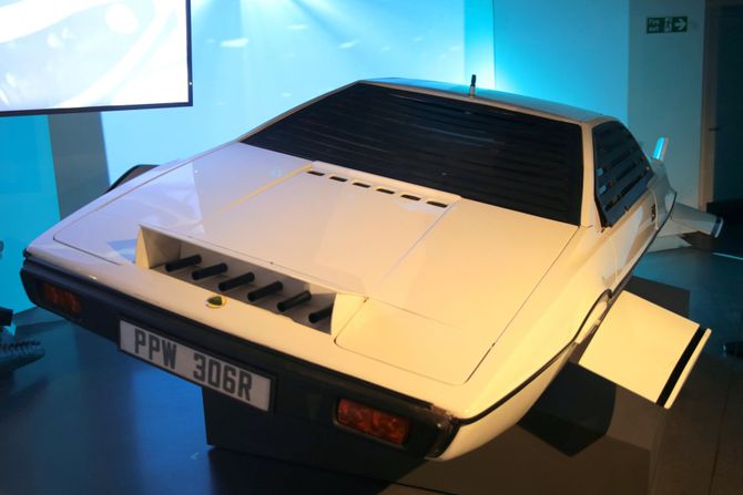 lotus esprit submarine