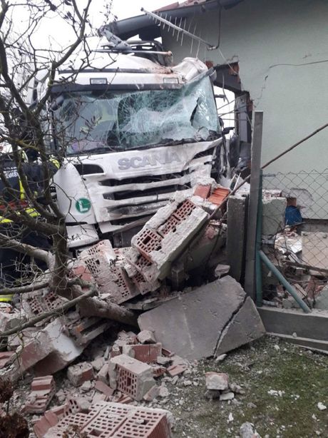 Kamion sleteo s puta, Hrvatska, saobraćajna nesreća