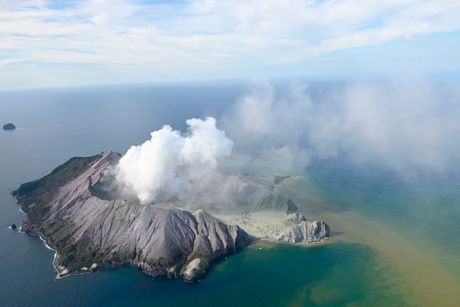 Vulkan, Novi Zeland New Zealand Volcano Erupts