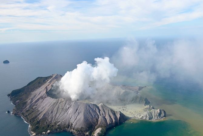 Vulkan, Novi Zeland New Zealand Volcano Erupts Vulkan, Novi Zeland New Zealand Volcano Erupts