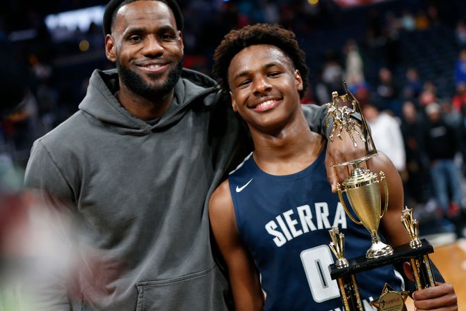 Lebron Džejms sa sinom Bronijem Lebron Džejms sa sinom Bronijem