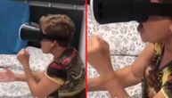 Sin ulovio majku kako gleda porno film preko VR naočara, njena reakcija je urnebesna