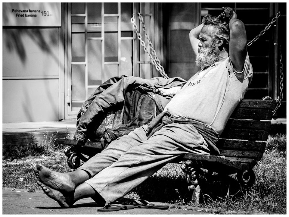Crno-bele metafore svakodnevnog života: Izložba fotografa Filipa Arsića ...