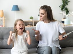 Dete, razmaženo, majka