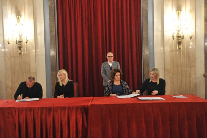 Goran Vesić, Kolektivni ugovori za četiri ustanove socijalne zaštite Goran Vesić, Kolektivni ugovori za četiri ustanove socijalne zaštite