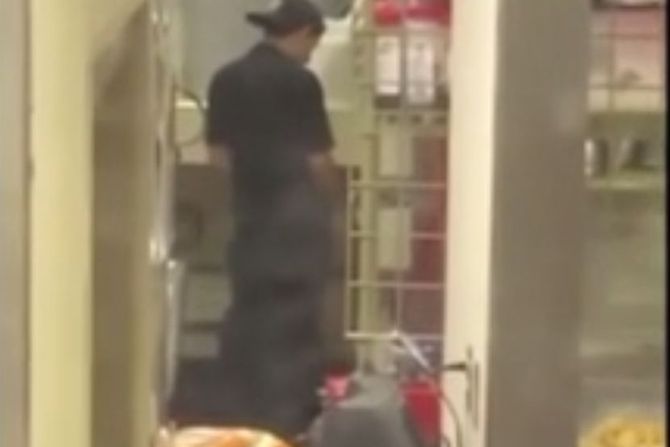 Radnik urinira Meksiko Radnik urinira Meksiko