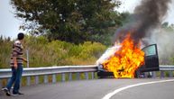 Automobil potpuno izgoreo, vozač bio unutra kad je plamen buknuo: Jeziv snimak iz Lukavice