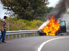 Zapaljen automobil, auto, kola, vatra, plamen