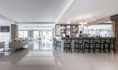 Cronwell Sermilia Resort, Travelland