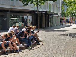 Tinejdzeri, skola, mobilni telefon, internet zavisnost