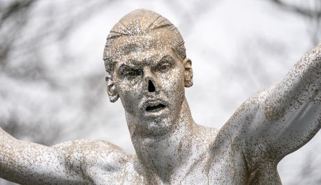Zlatan Ibrahimović, statua