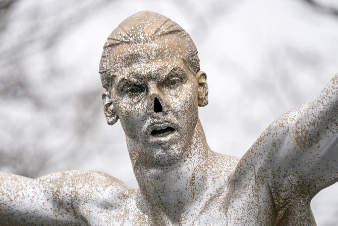 Zlatan Ibrahimović, statua