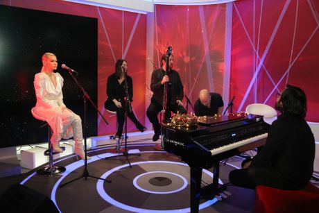Nataša Bekvalac, Love & Live ( NE DIRATI)
