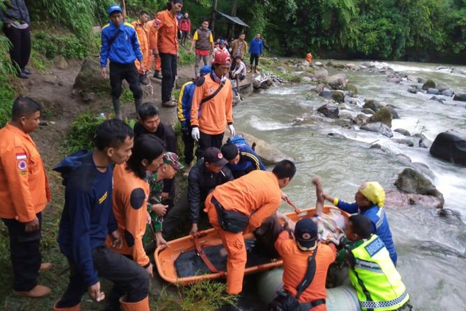 Indonezija, autobuska nesreca, Indonesia Bus Accident