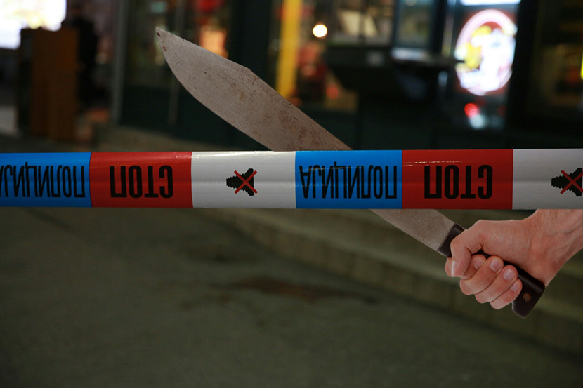 HORROR IN BELGRADE! Man breaks into restaurant armed with MEAT CLEAVER, robs guests, DEMOLISHES premises!