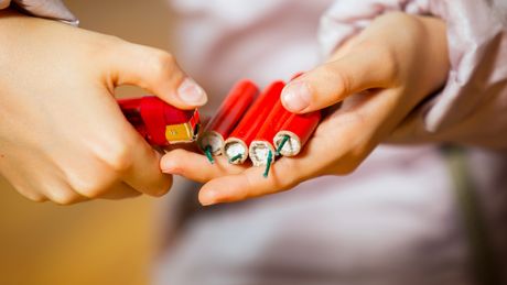 Dete, petarda, petarde