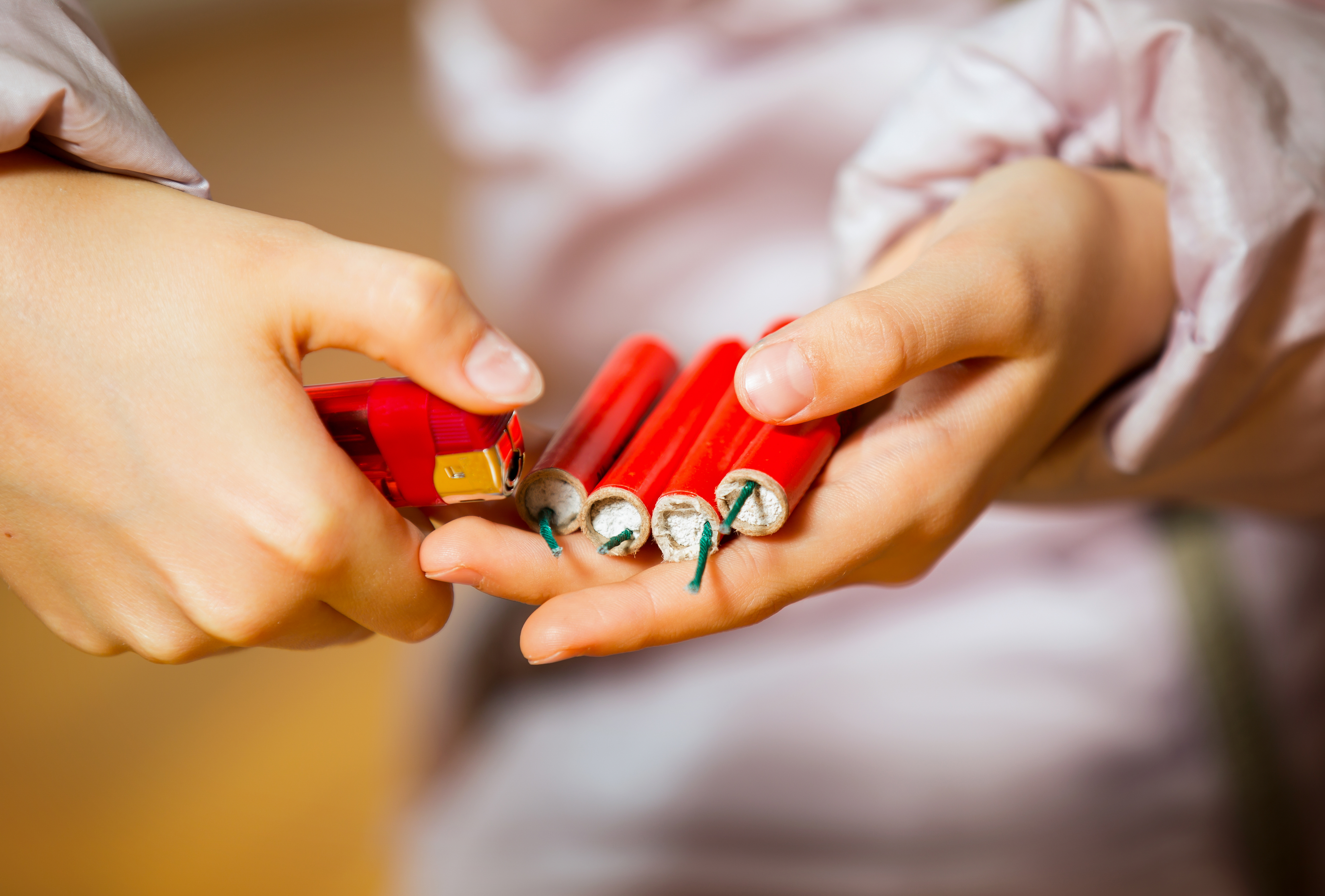 Petarde sve češće u rukama dece: Upozorenje na teške povrede u susret praznicima