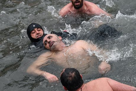 Istanbul, plivanje za časni krst, davljenje