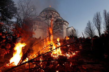 Badnje veče, paljenje badnjaka, Hram Svetog Save, Serbia Orthodox Christmas