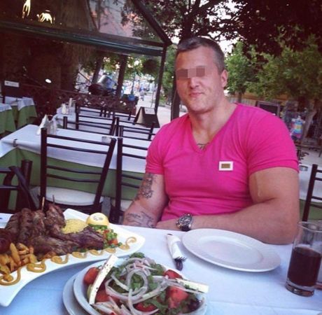 Ovo je muskarac koga su izresetali posle tuce na Badnje vece u Jagodini, Ubistvo Jagodina, Milan Tomic Ovo je muskarac koga su izresetali posle tuce na Badnje vece u Jagodini, Ubistvo Jagodina, Milan Tomic