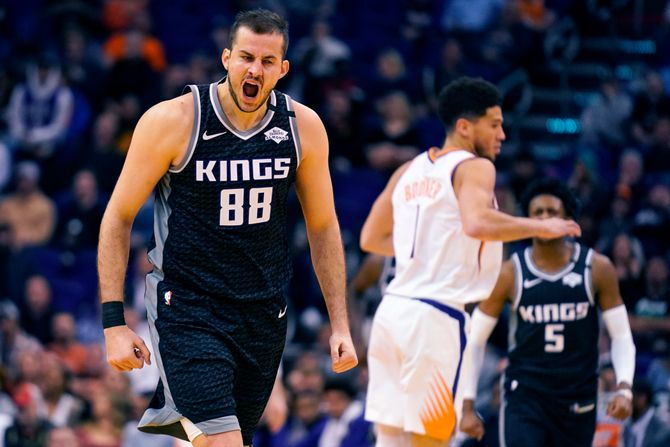 Nemanja Bjelica sa kratkom kosom Nemanja Bjelica sa kratkom kosom