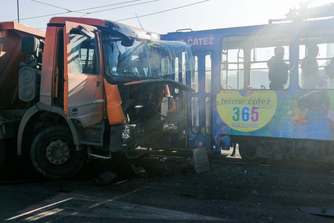 Tramvaj 9 autobuska udes