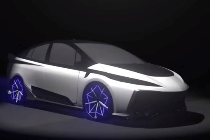 Ambivalent RD Prius PHV Concept 2