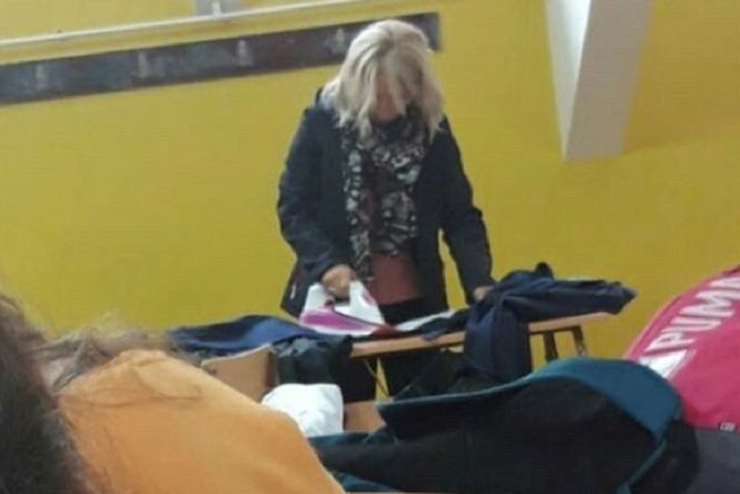 Profesorka pegla Profesorka pegla