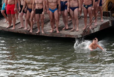 Plivanje za časni krst