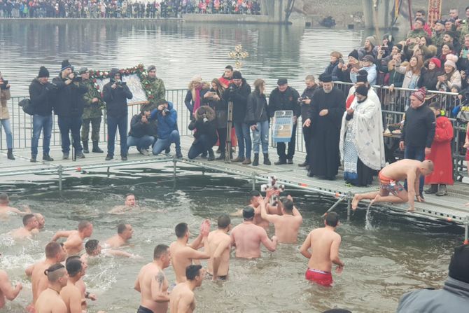 Plivanje za časni krst, zapadna morava