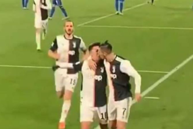 Kristijano Ronaldo, Paolo Dibala, poljubac