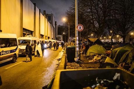 Pariz, migranti, evakuacija, kamp