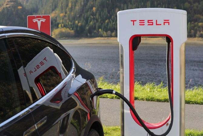 Tesla Tesla