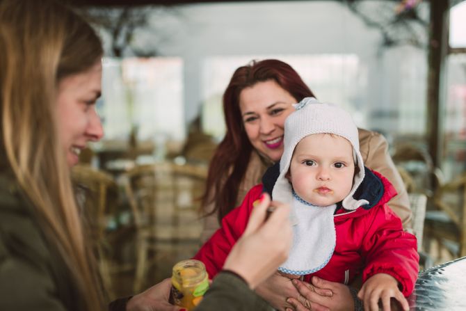 dve majke, gej lezbo par dete lezbejke lezbijke lesbian