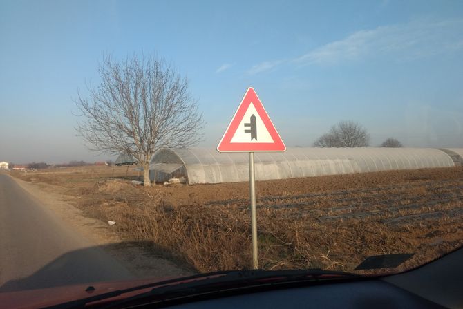 Nepoznati saobraćajni znak Nepoznati saobraćajni znak