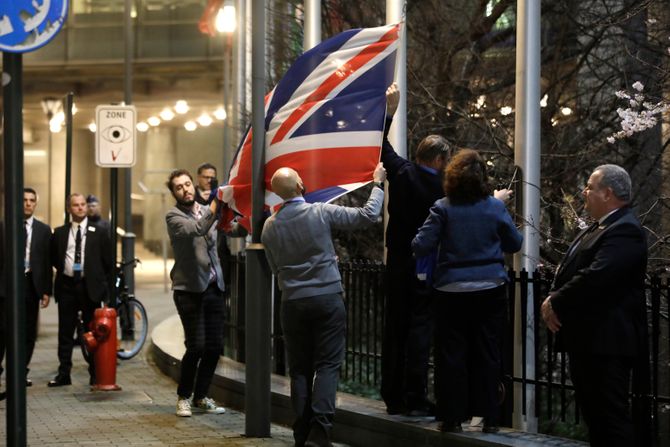 Zastava Velika Britanija, Brisel, skidanje